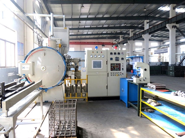 Vacuum quenching furnace